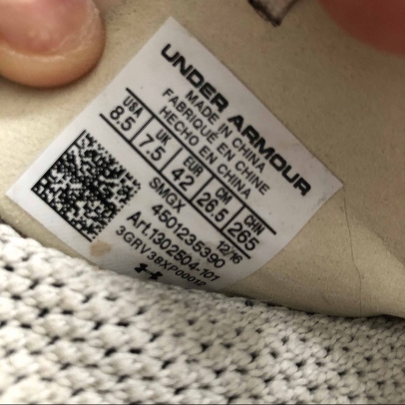 Men’s Under Armour Running Shoes - Picture 5 of 8